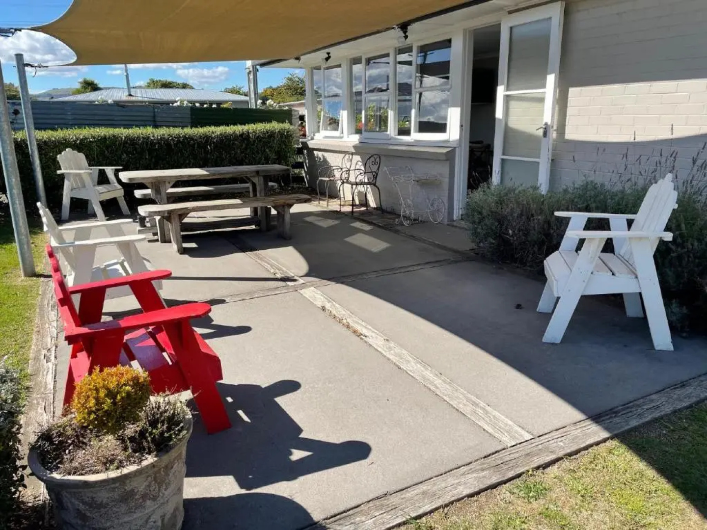 Fat Owl Motel, Bar & Eatery