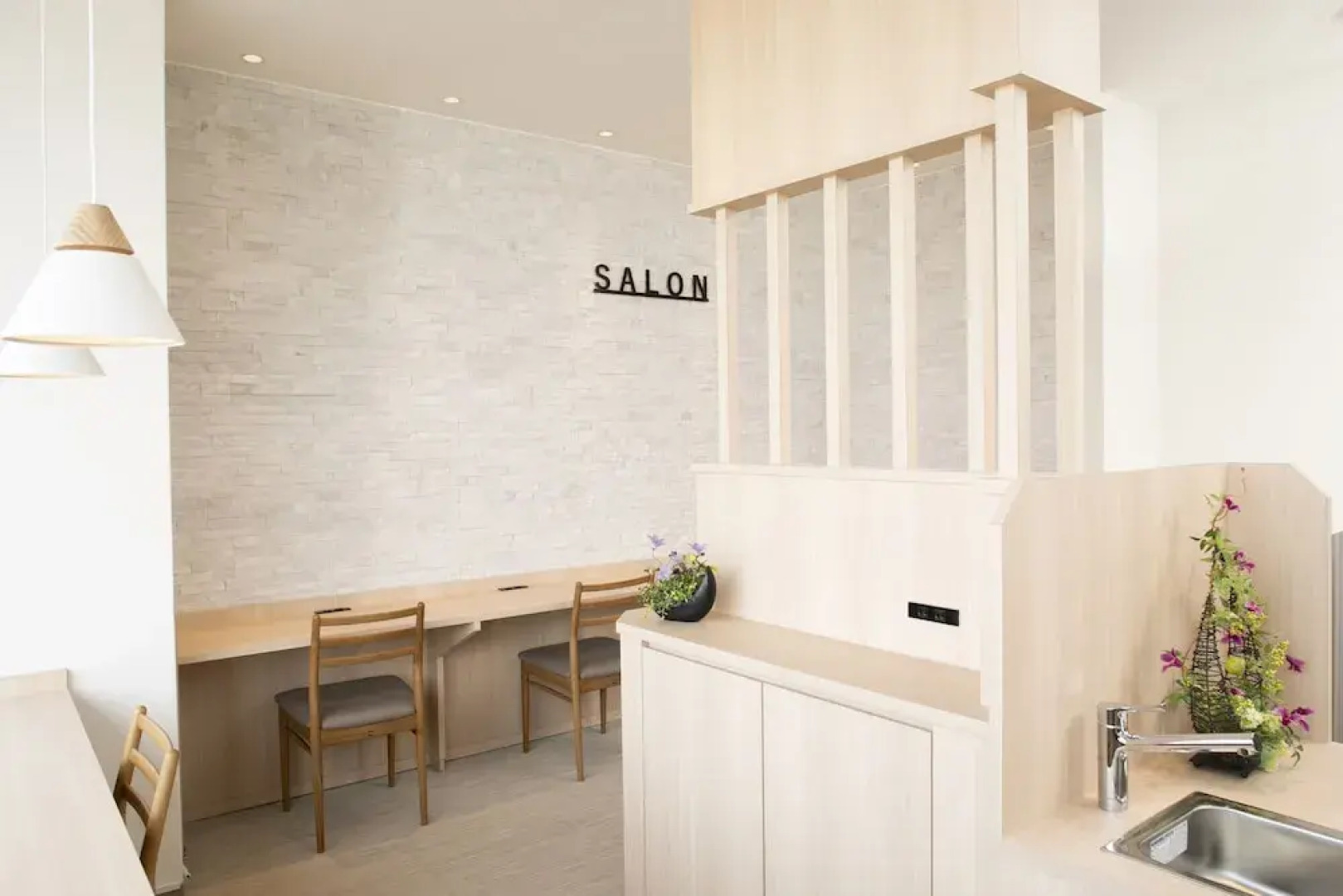 PLAZA EAST CABIN - Caters to men