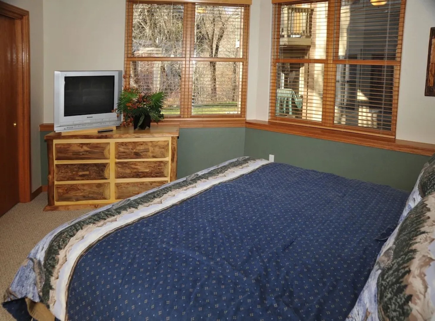 Canyon Run I-101 3 Bedroom Condo by RedAwning