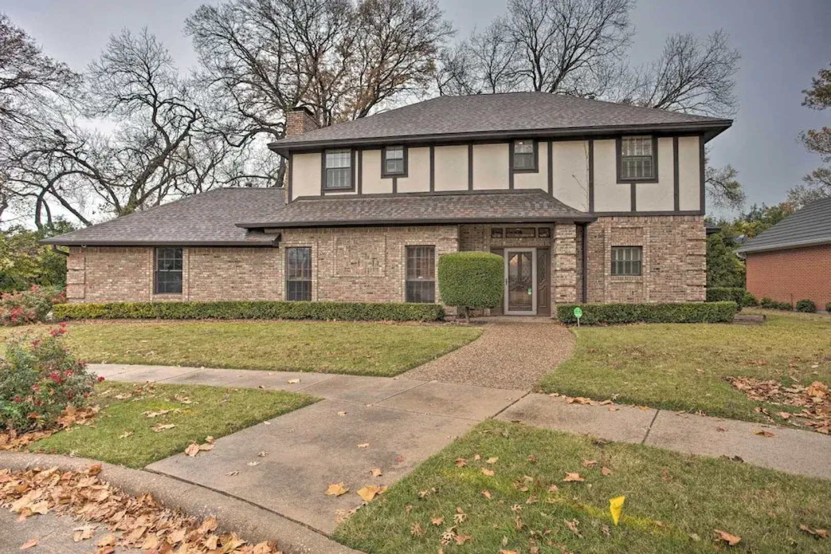 Pool Table, Patio & Grill: Idyllic Mckinney Home