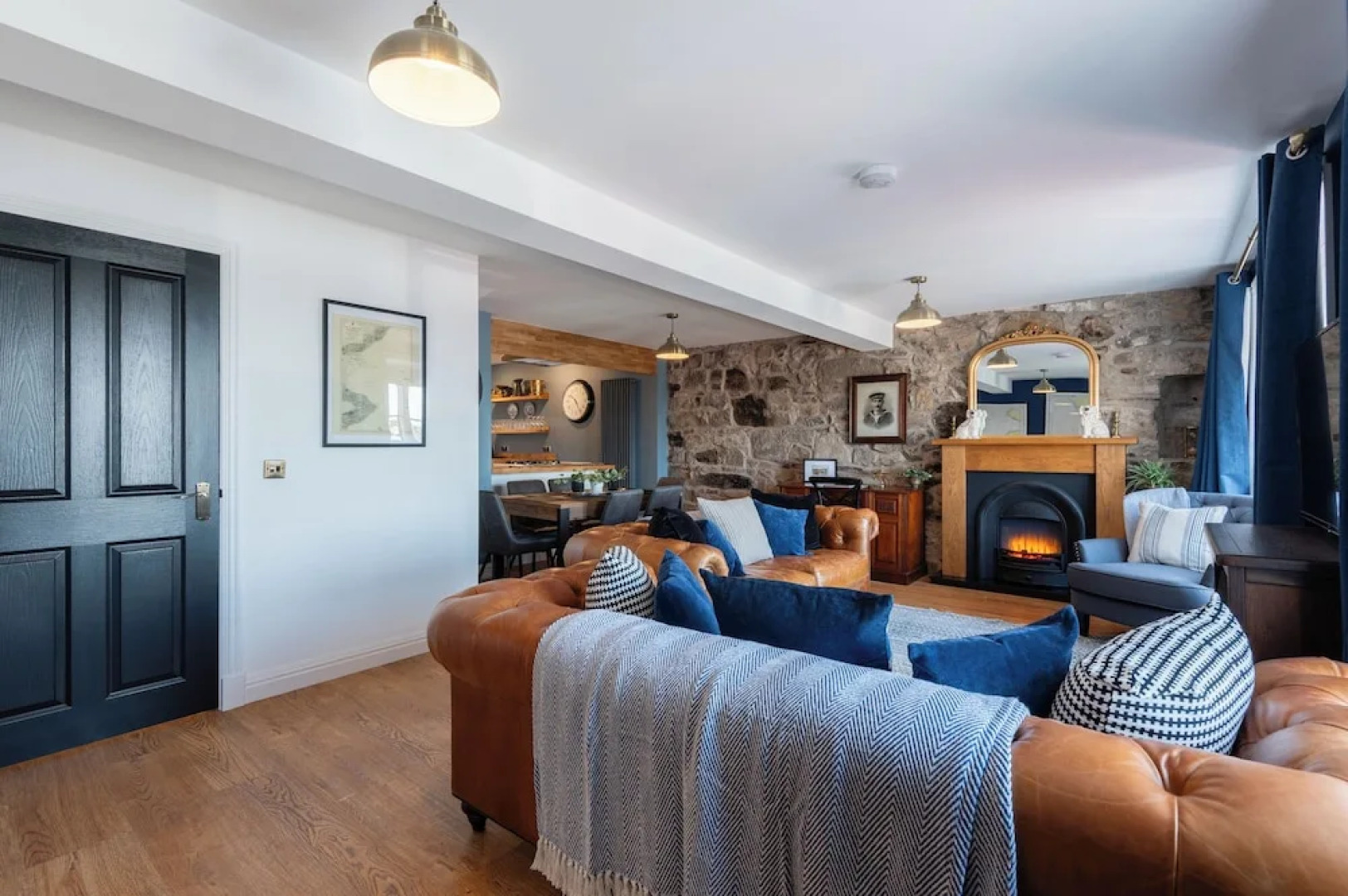 Shorefront Apartment - Sea View With 3 Bedrooms