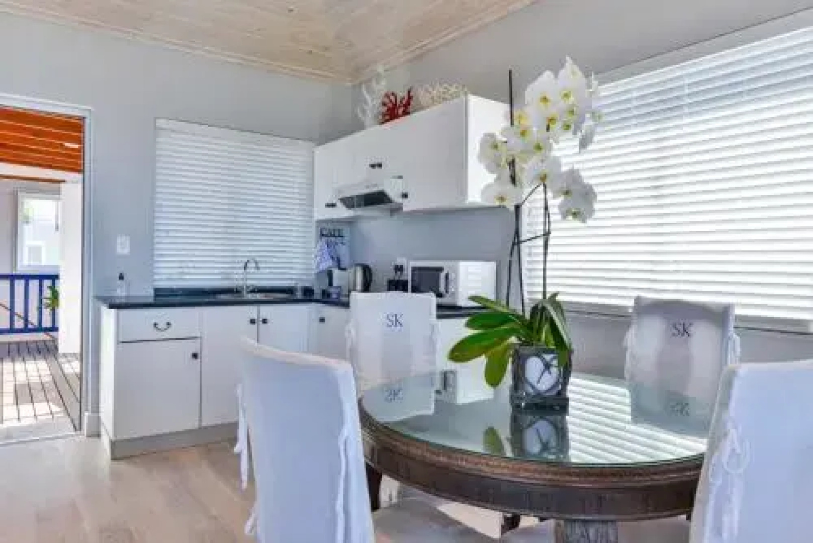 Singing Kettle Beach Lodge