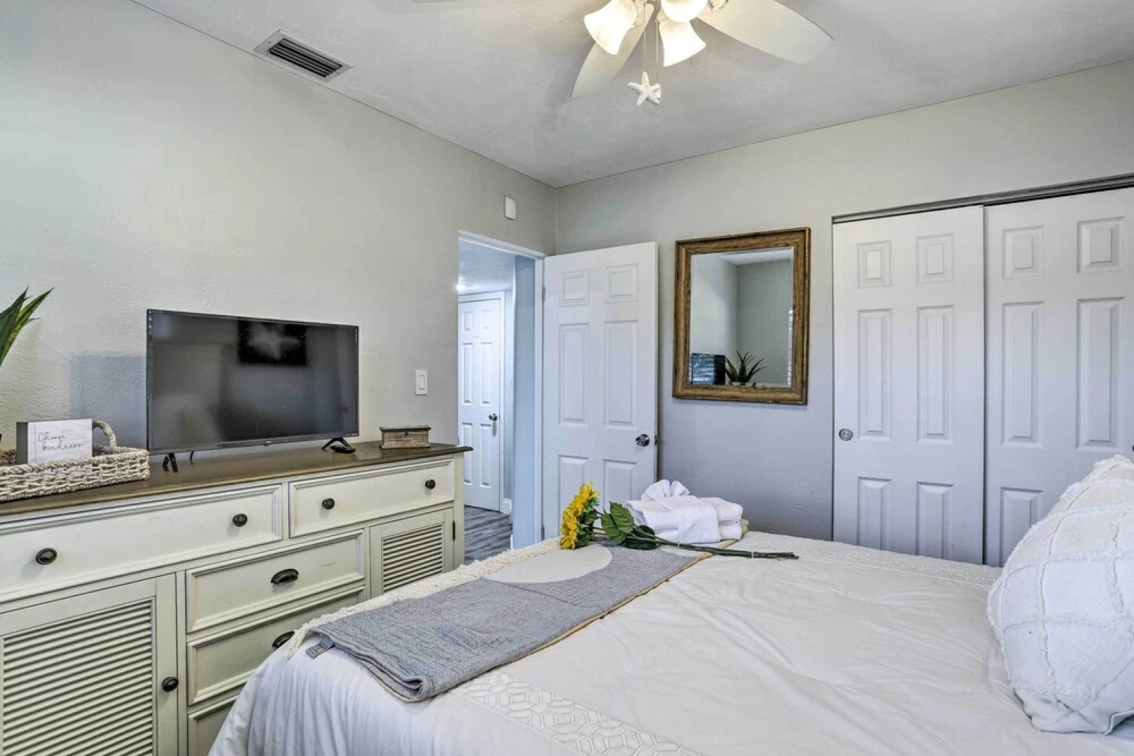 Remodeled St Petersburg Retreat w/ Hot Tub!