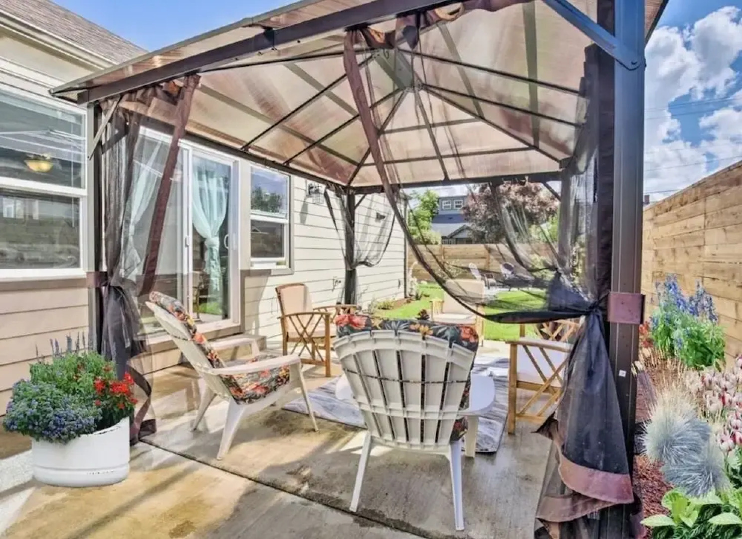 Diva's Den - West Salem Bungalow 3 Bedroom Bungalow by Redawning