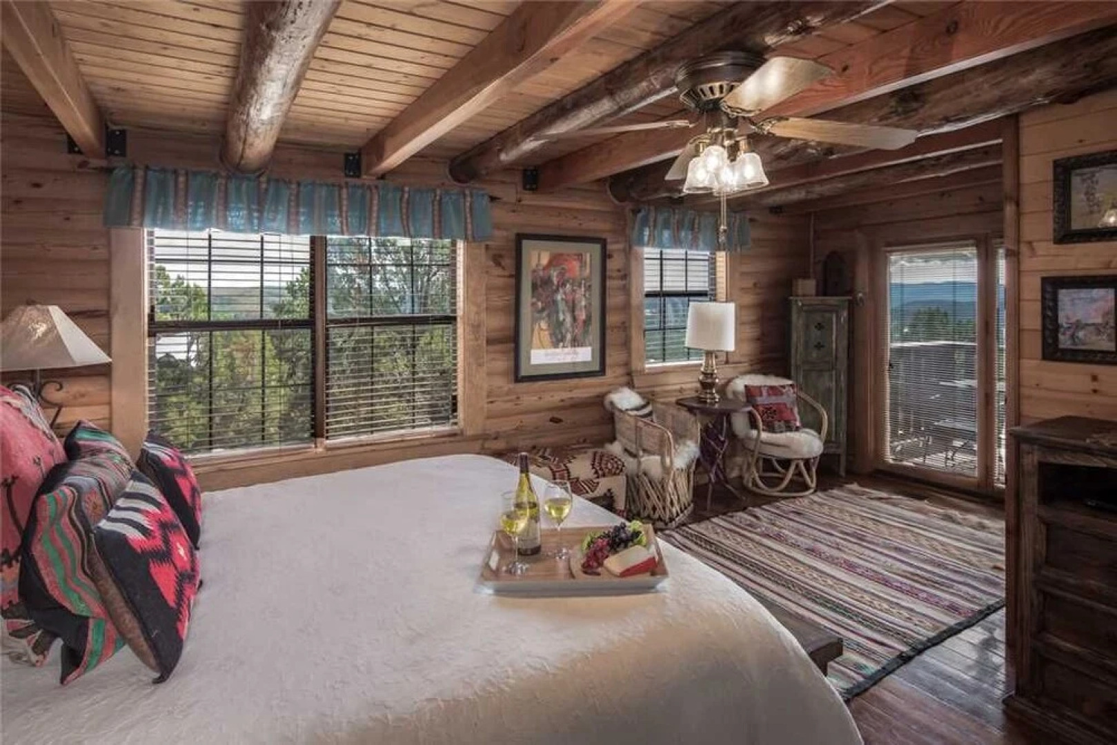 Buena Vida - Three Bedroom Cabin with Hot Tub