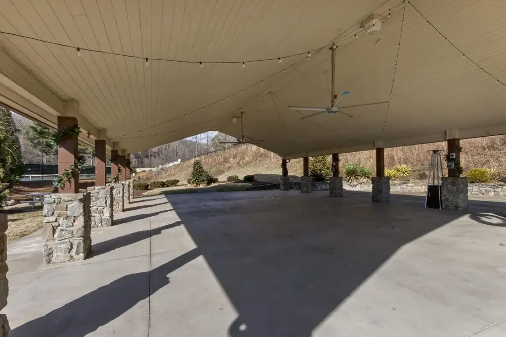 Rumbling Bald Resort Home In Lake Lure - Wifi - Community Beach, Pool, Golf And More 5 Bedroom Home by Sunscape Property Management