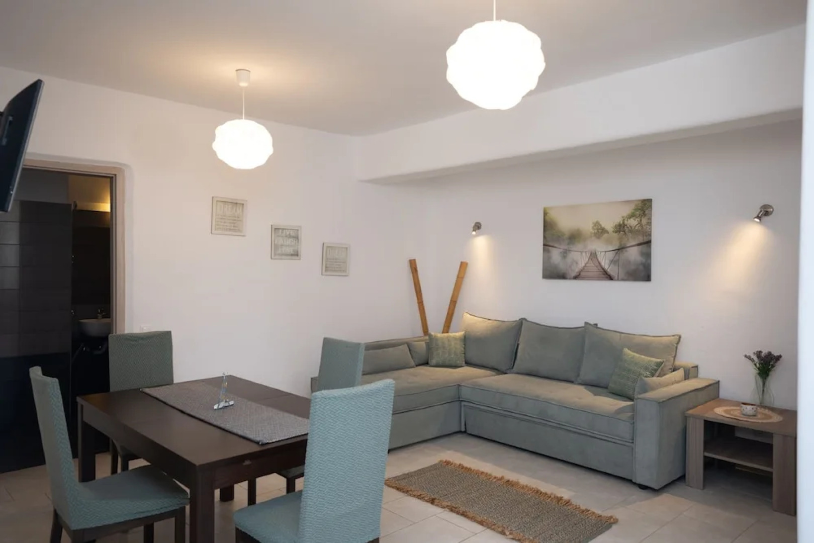 Ginger Gold Apt Getaway with Shared Pool