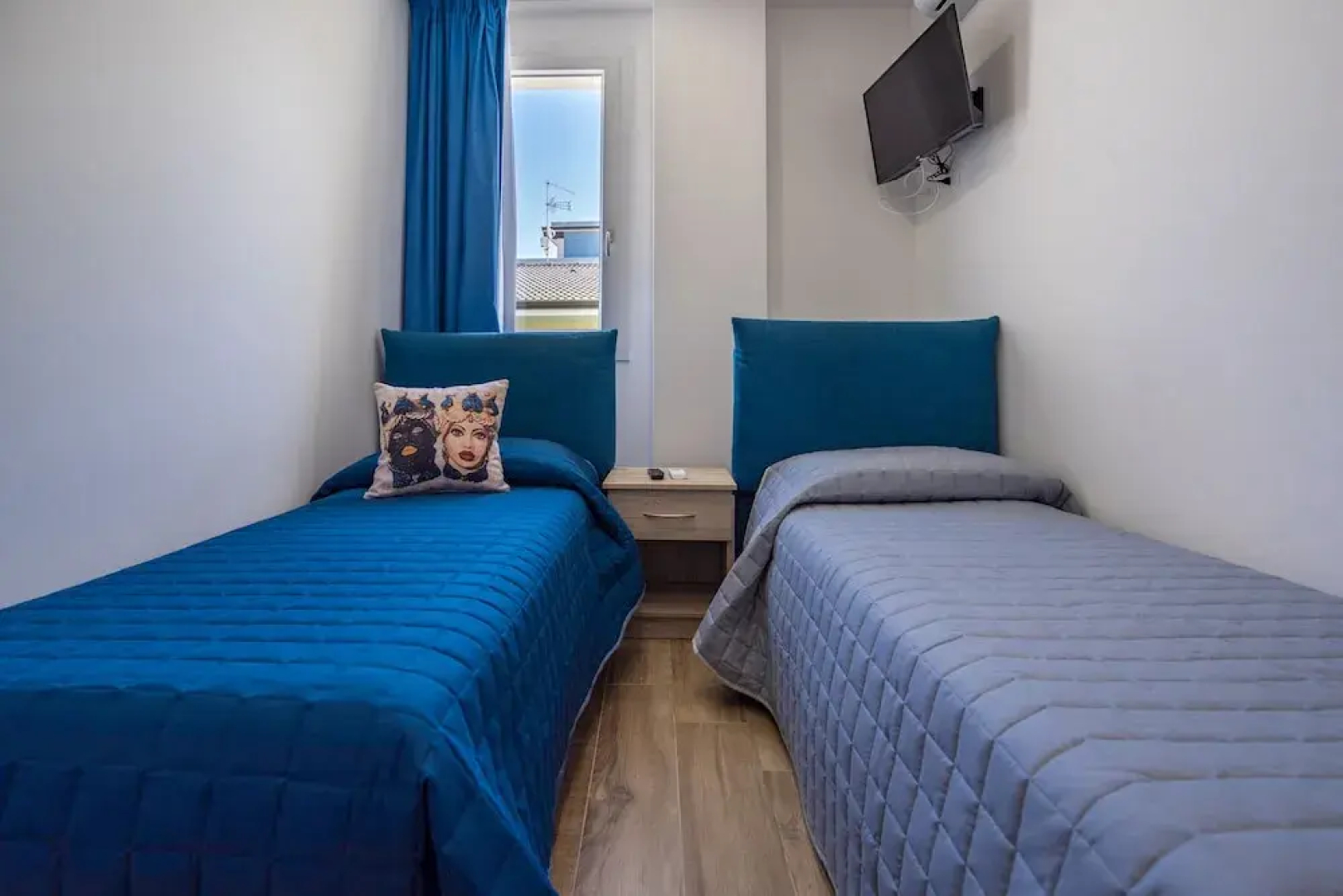 Smeraldo Apartment On Sea Shore