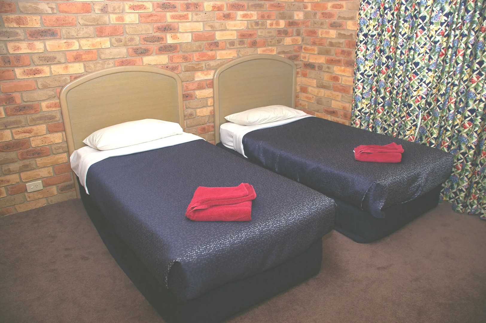 Pines Country Club Motor Inn