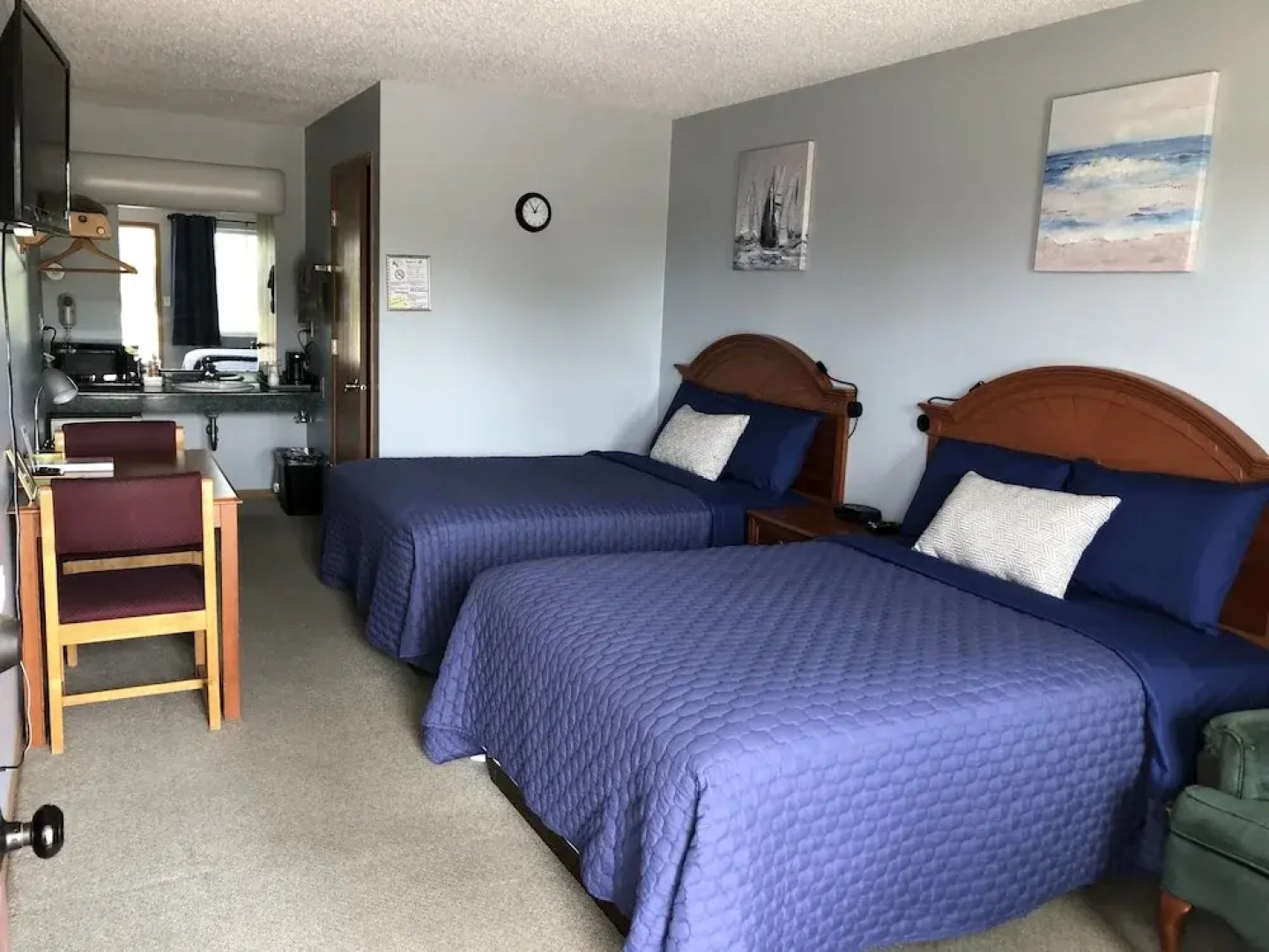 Edge Of The Woods Motel