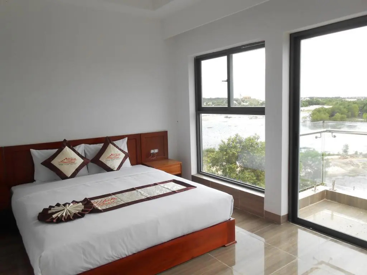 White Sand Cam Ranh Hotel