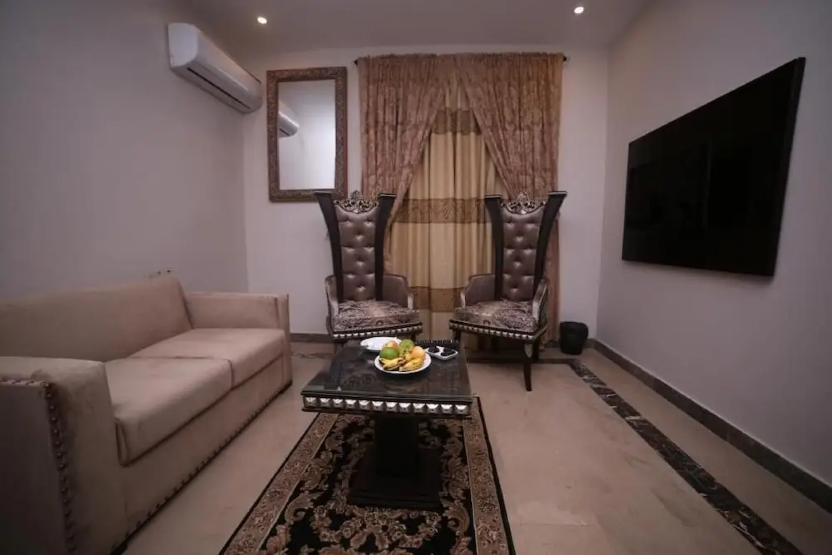 Zifan Hotel & Suites