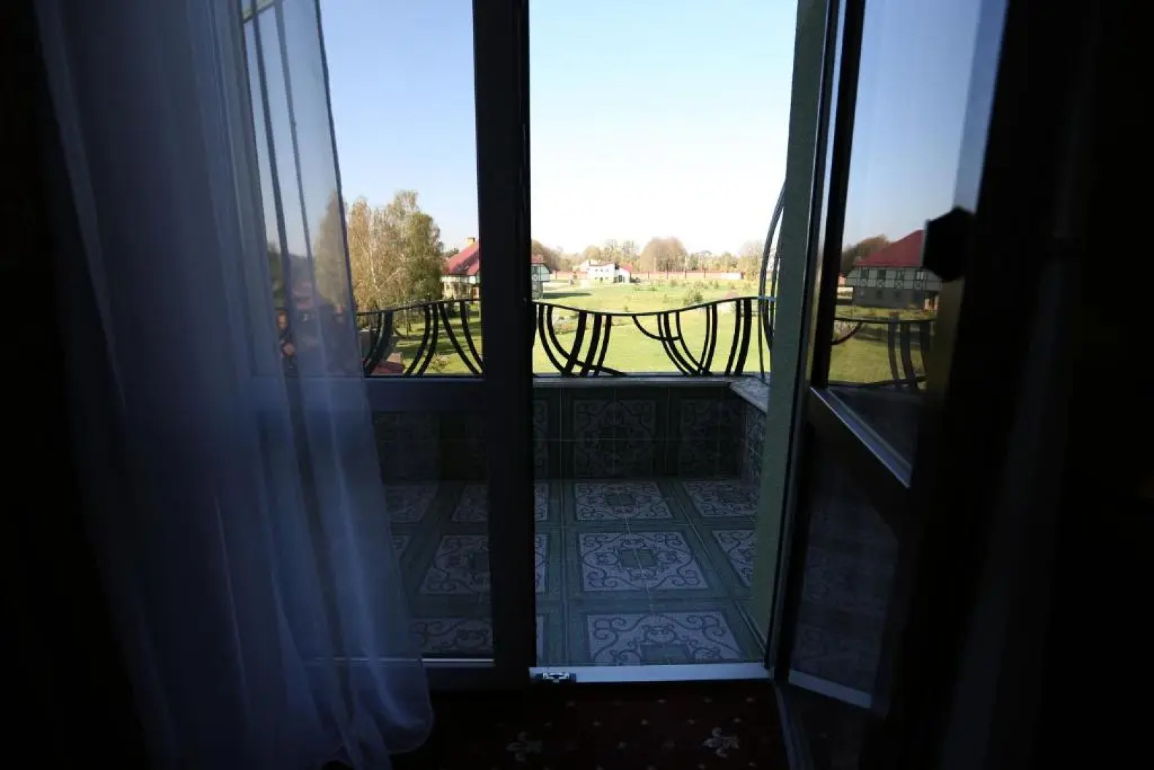 Навария Нова отель возле Озера