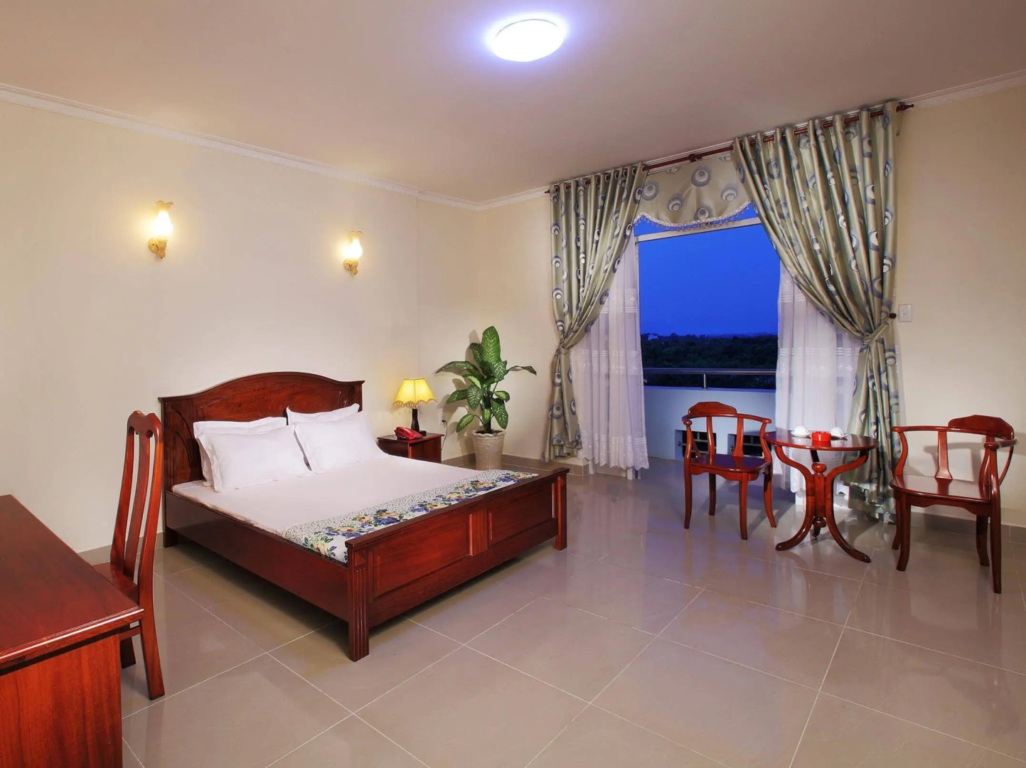 Minh Dam Hotel & Restaurant