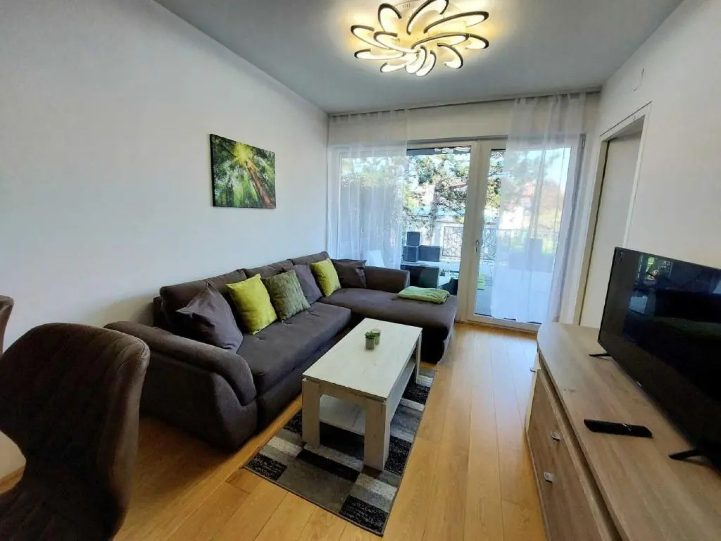 Dream Getaway Apartment with Jacuzzi and Pool