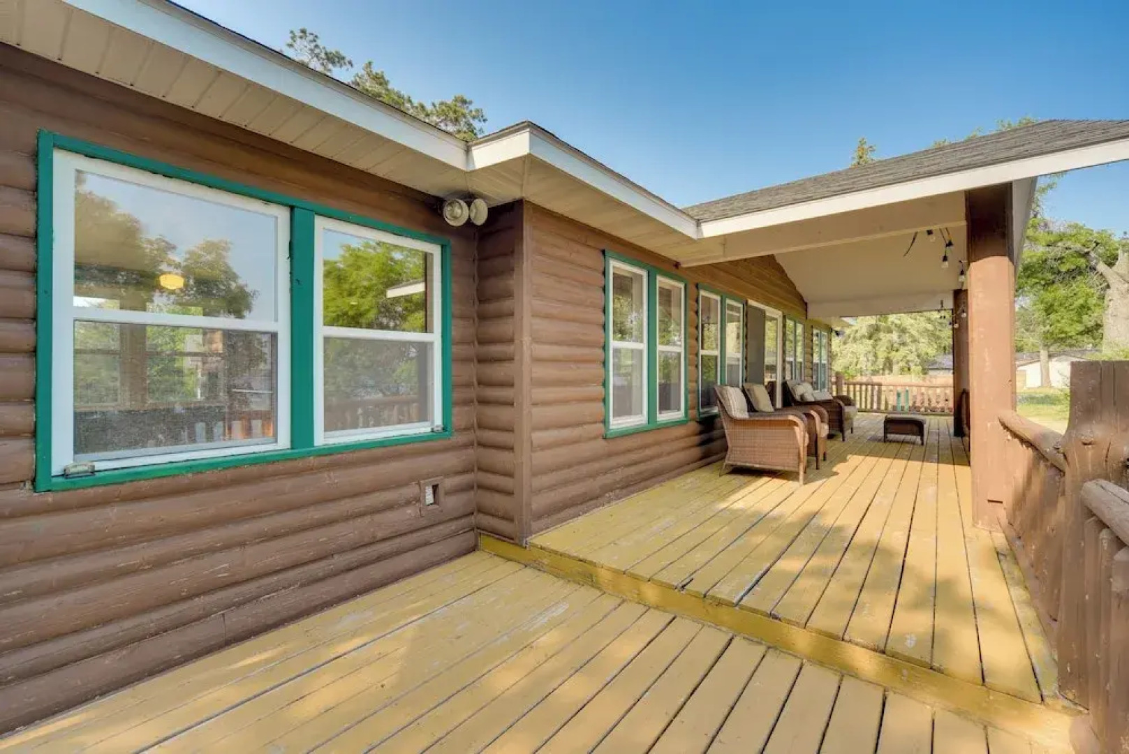 Lakefront Wisconsin Home - Deck, Fire Pit & Kayaks