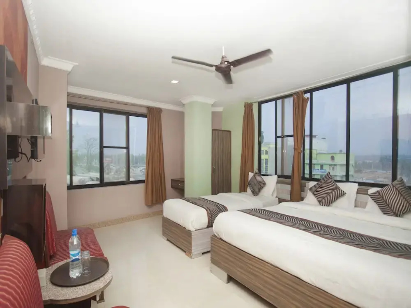 OYO 343 Pop Life Hotel