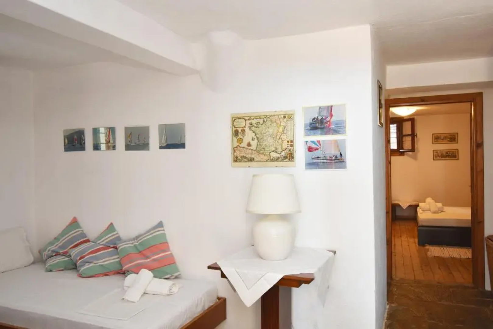 Squirrel Beach Front Villa, Metamorfosi