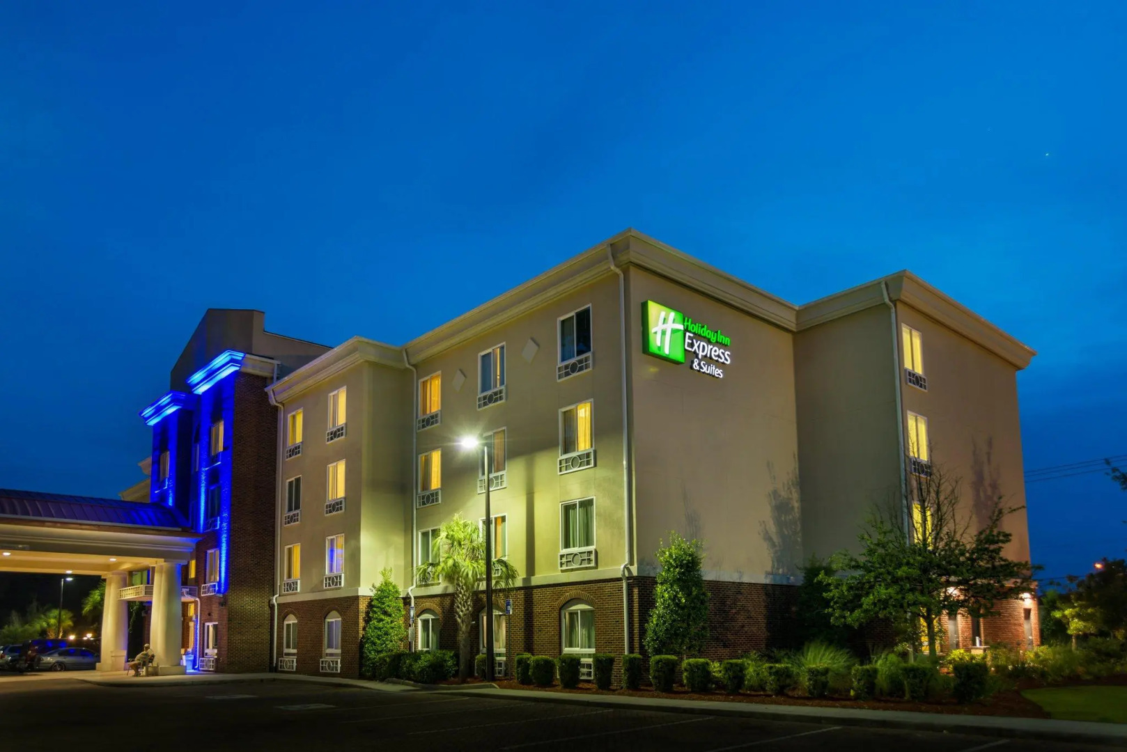 Holiday Inn Express and Suites Savannah - Midtown by IHG