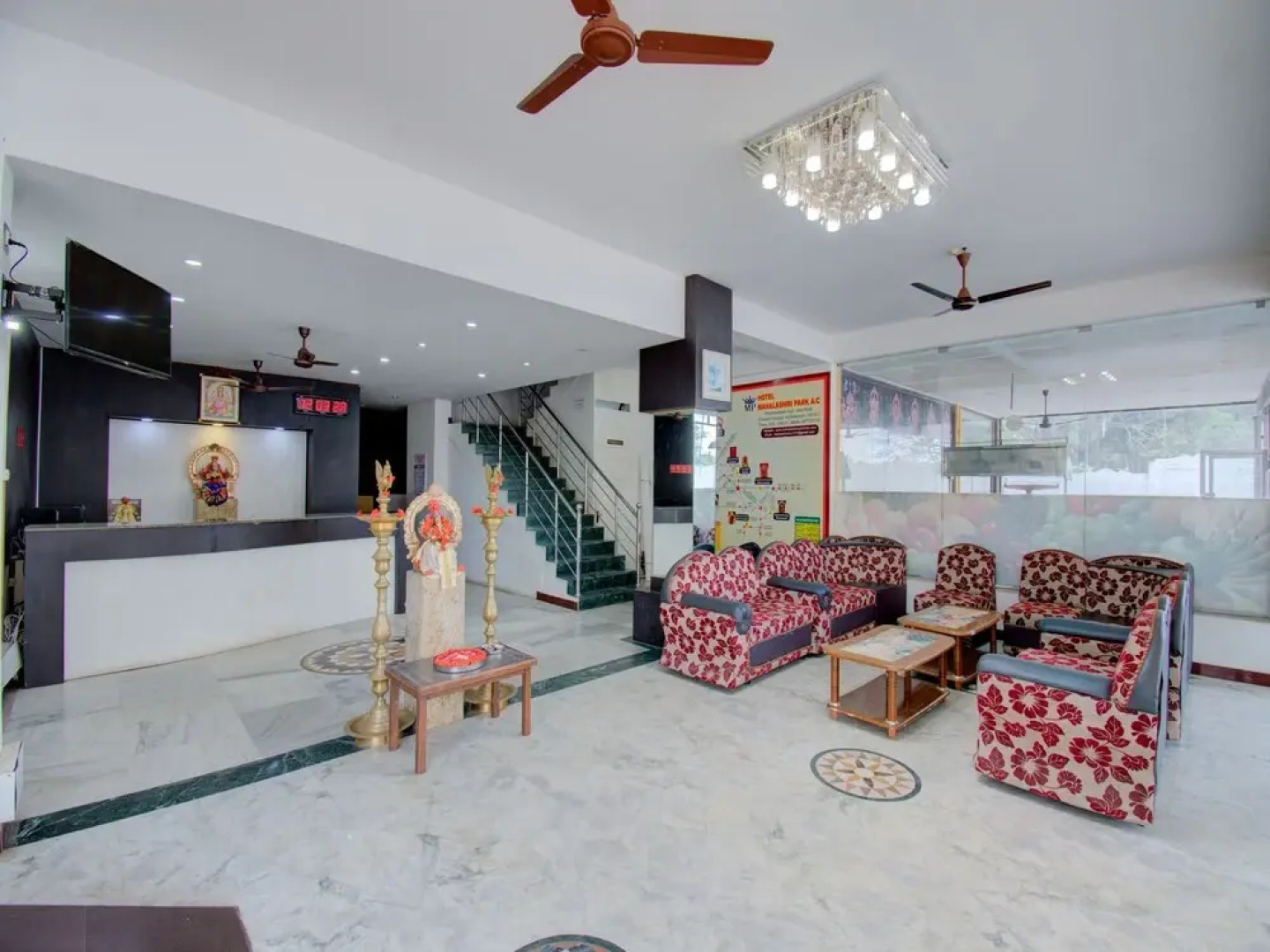 OYO 30435 Mahalashmi Park Hotel