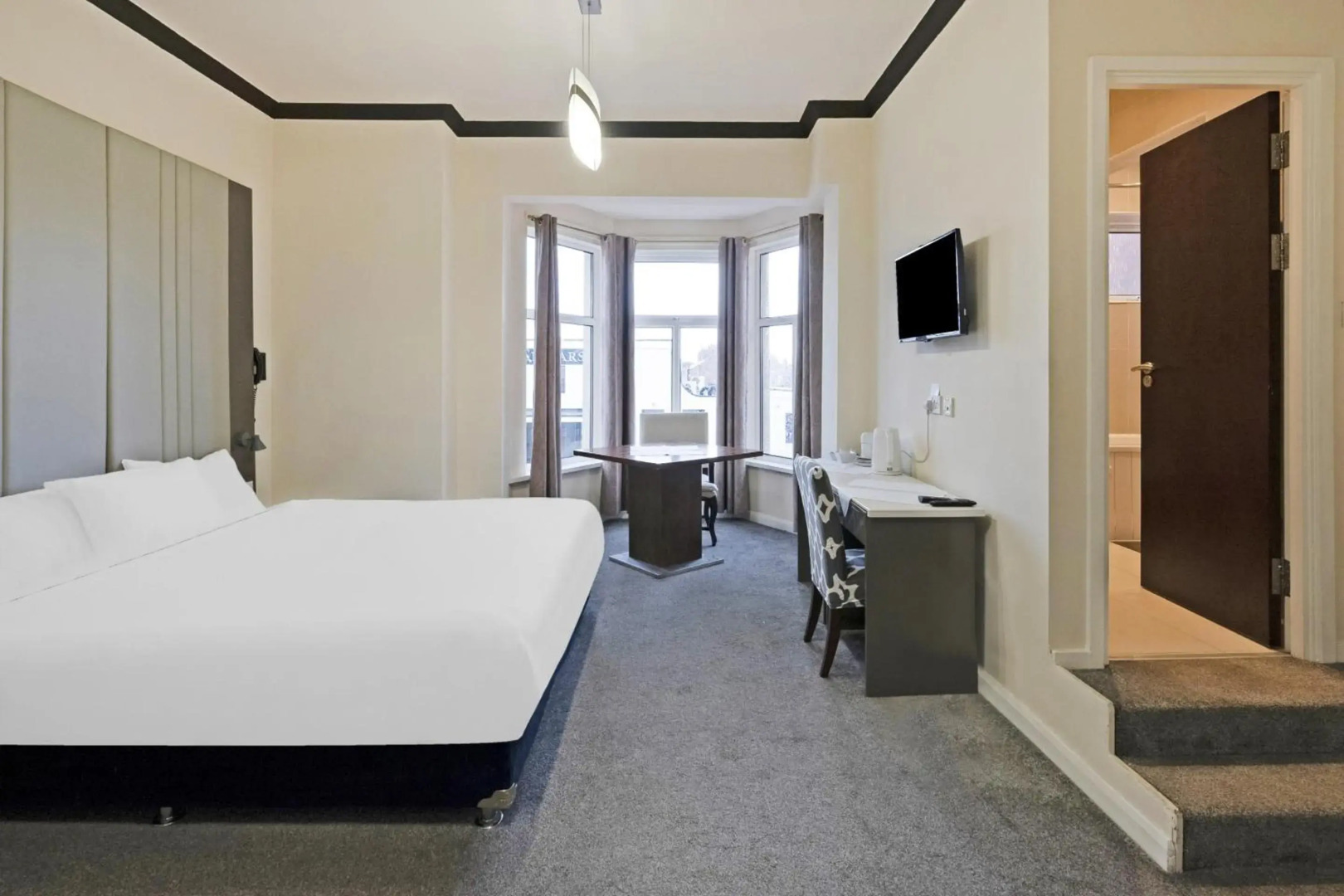 OYO The Baltimore Hotel