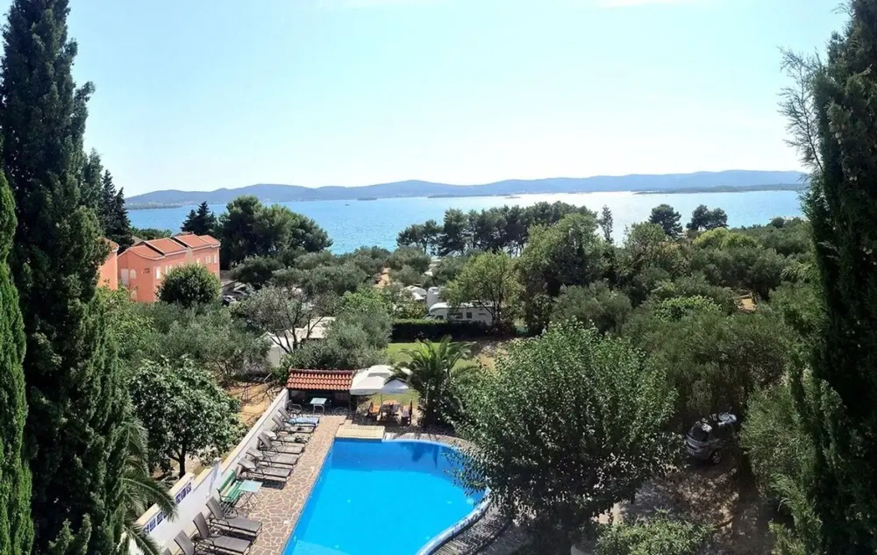 Viola - With Pool - A8