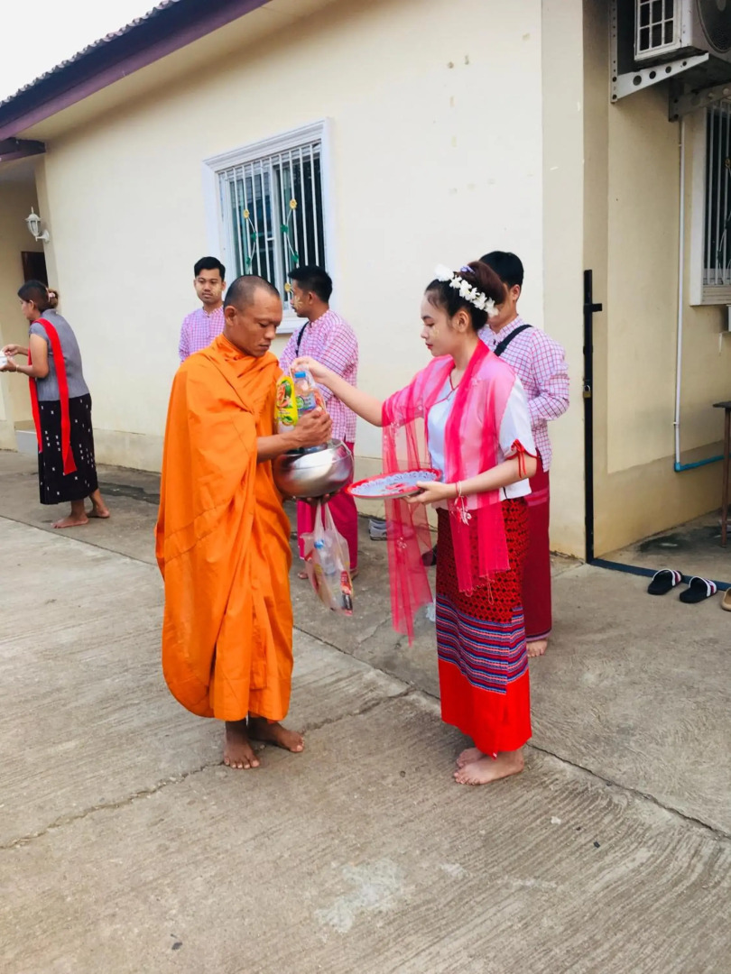 Baan Dongsak River view