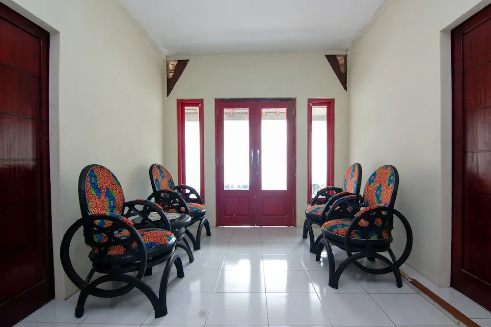 OYO 2421 Joglo Guest House Syariah
