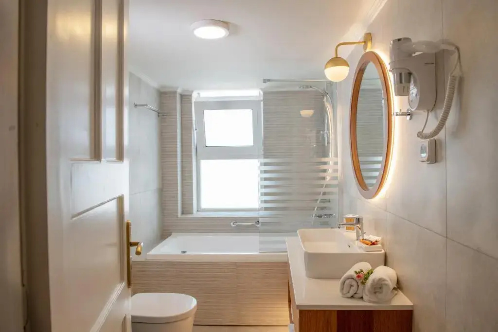 Captain's House Hotel Suites & Apartments