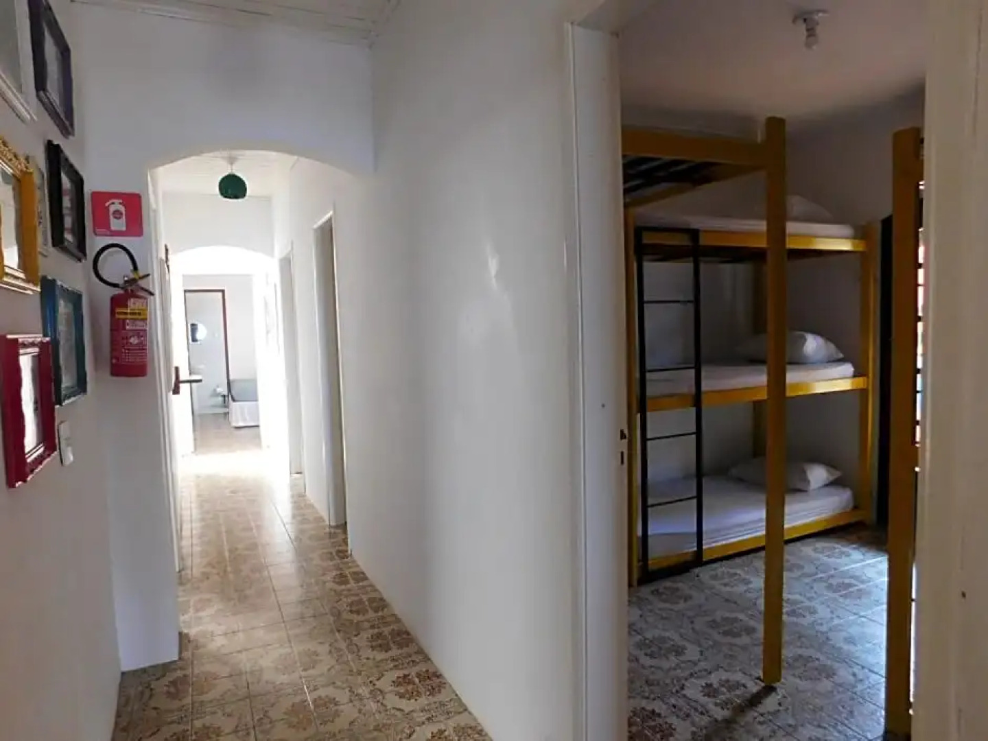 Na Praia Family Hostel & Coworking