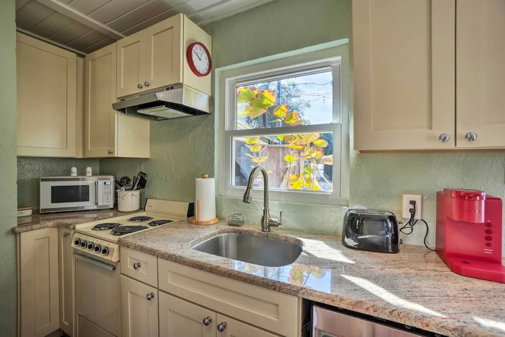 Palm Harbor Vacation Rental, Walk to Crystal Beach