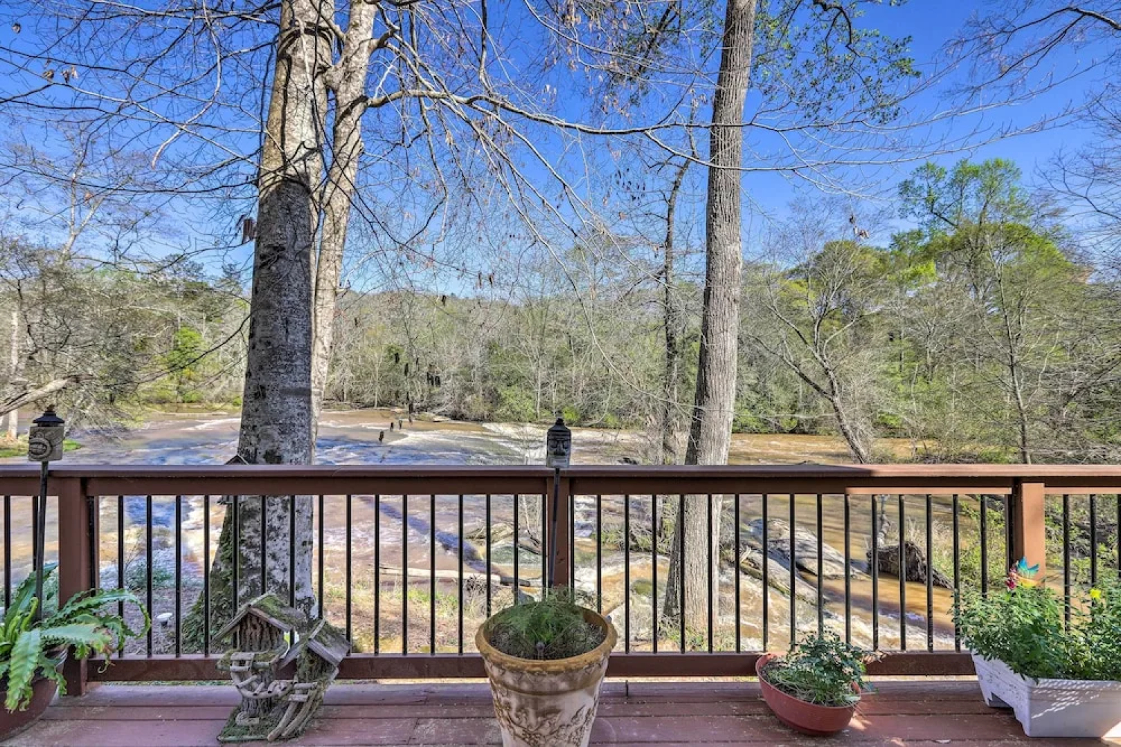 Cozy Creekside Cabin w/ Grill: Fish & Explore!