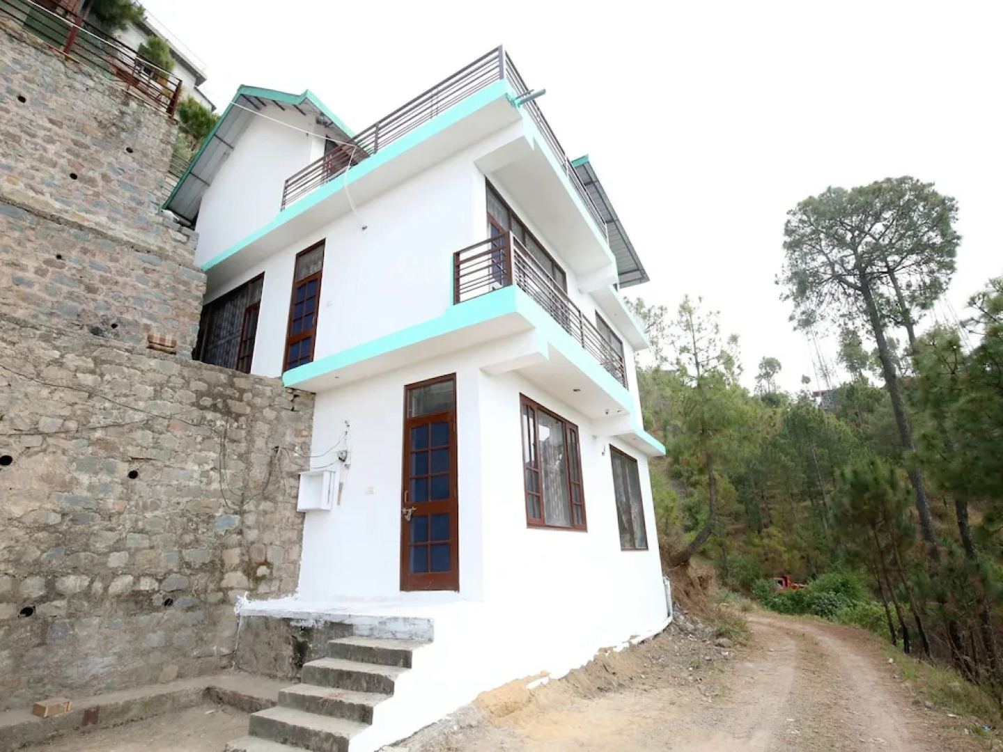 OYO 13878 Home Spacious 3BHK Kumarhatti