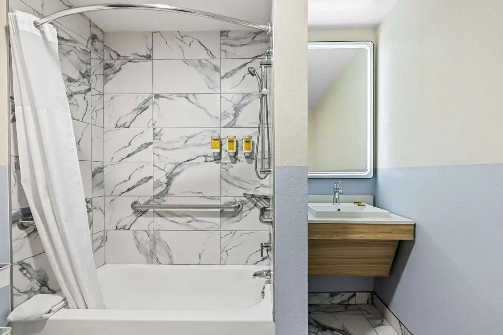 Microtel Inn - Buffalo( Lancaster-Williamsville Airport Area)