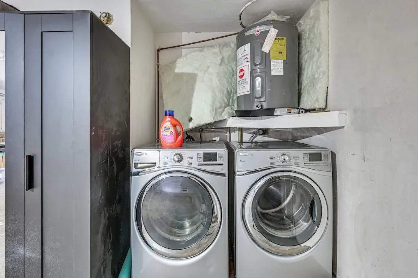 Sunset Views & Hot Tub: Lakefront Holiday Retreat!