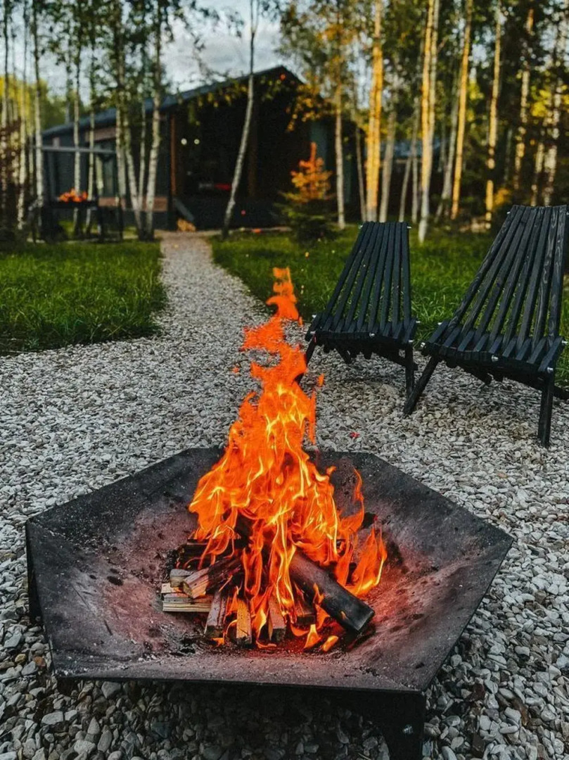 Пaноpaмный дом в хвойнoм лесу с сaуной