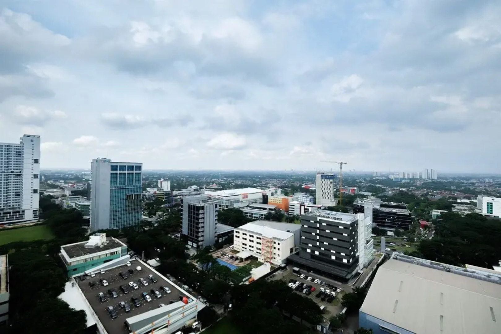 Homey Studio Room Tree Park Apartment near BSD City By Travelio