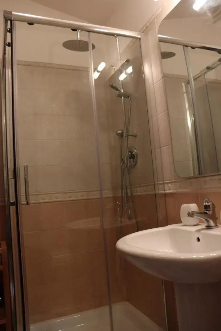 Casa Della Torre In Borgo Medievale