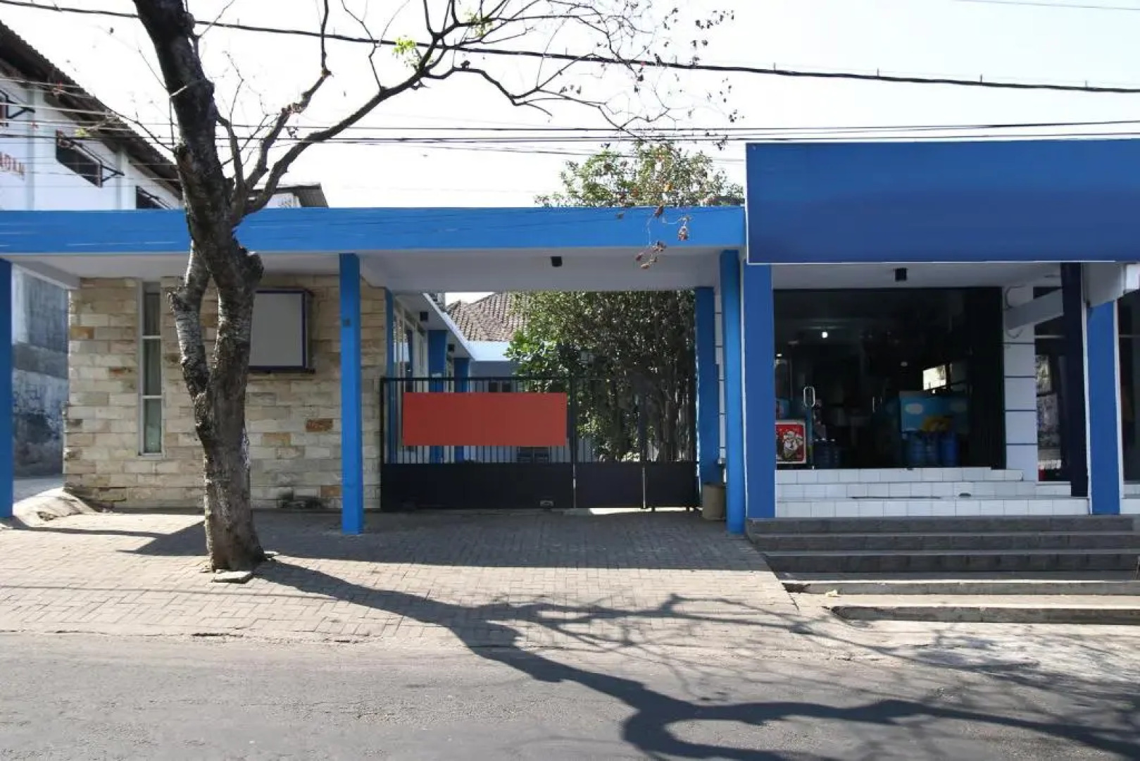 RedDoorz near Stasiun Lawang