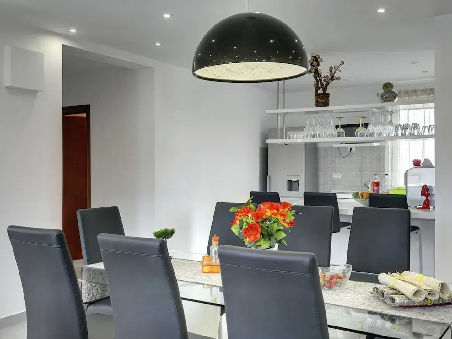 Modern Holiday Home With Pool in Bratulici