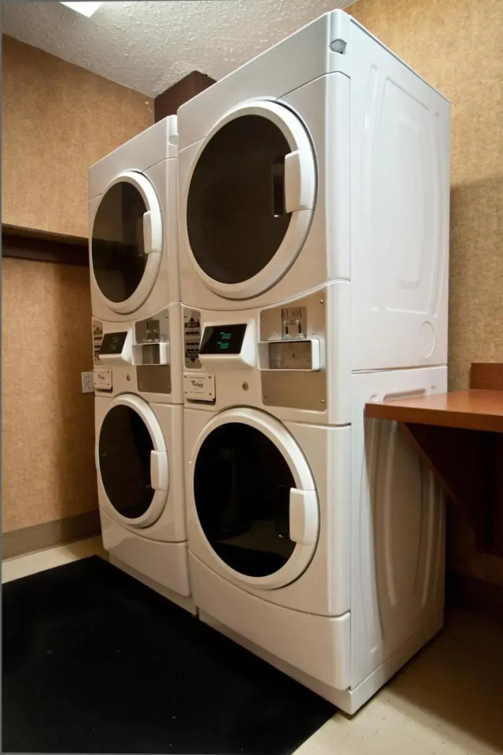 Days Inn & Suites by Wyndham Strathmore