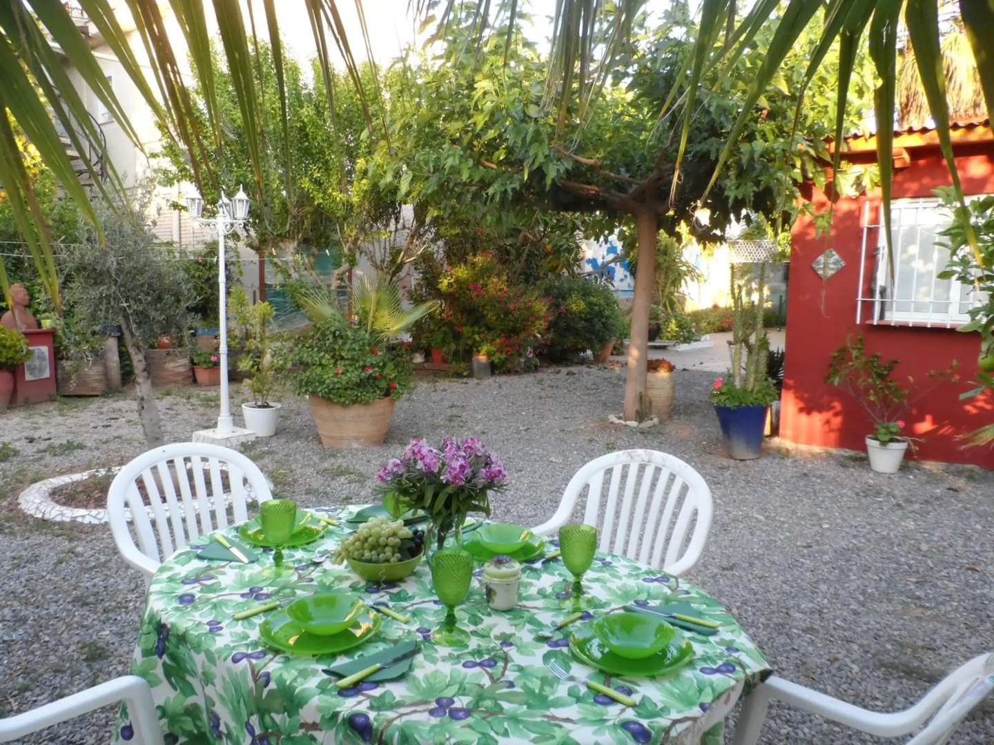 Casa con jardín frente Playa de Burriana