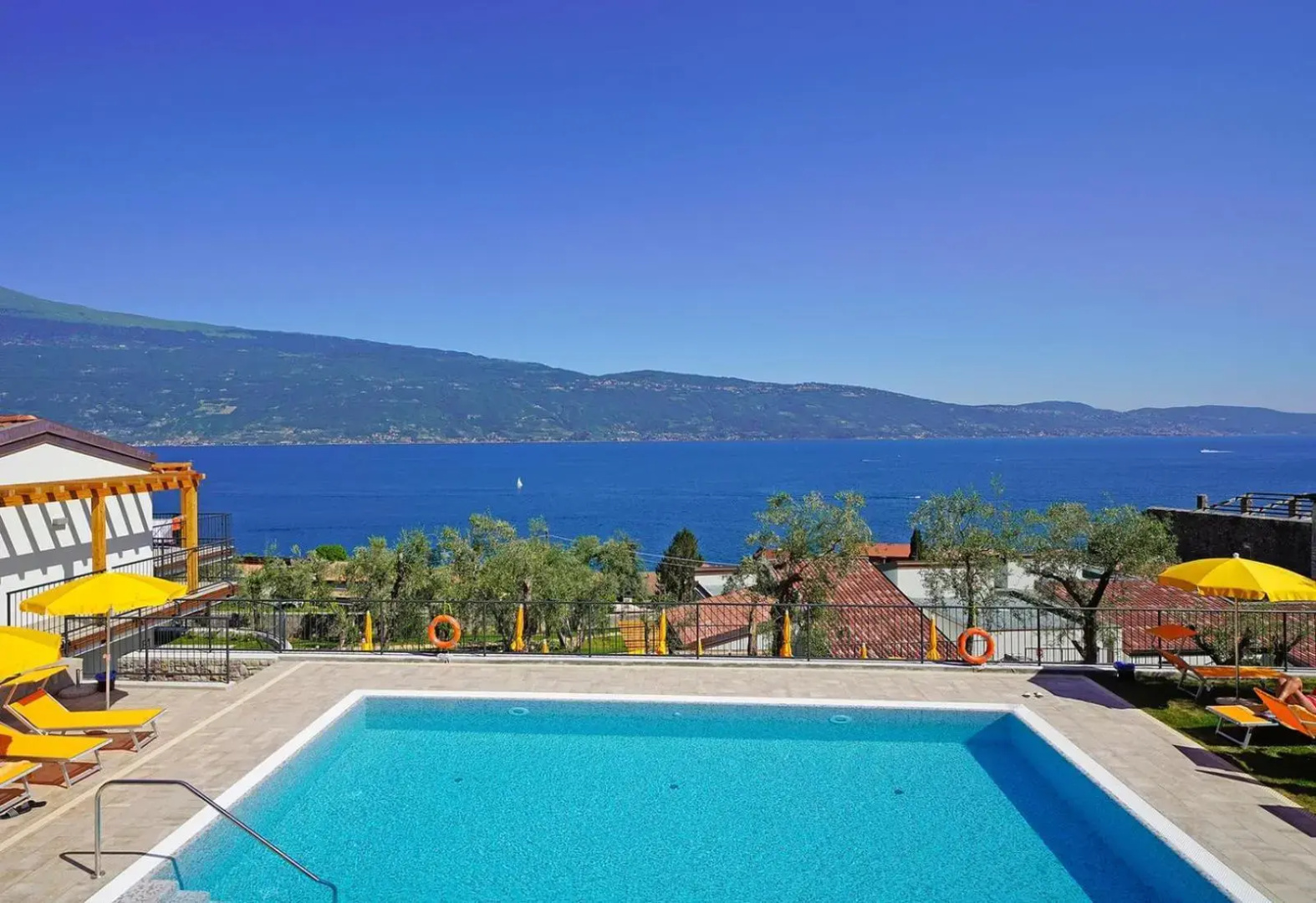 Residence Dany Appartamenti Con Cucina Vista Lago Piscina E Parcheggio