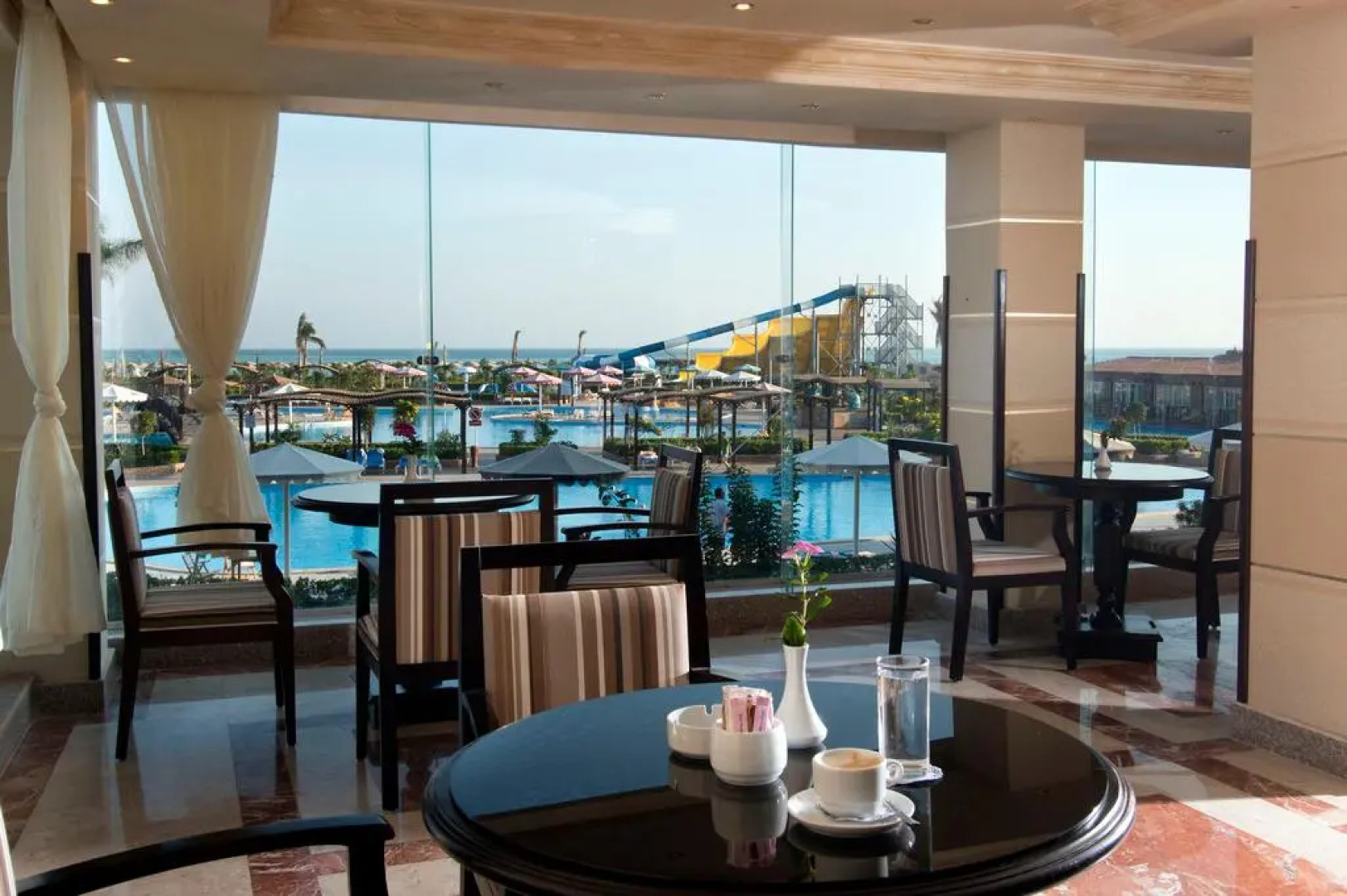 Hawaii Caesar palace Hotel & Aqua Park