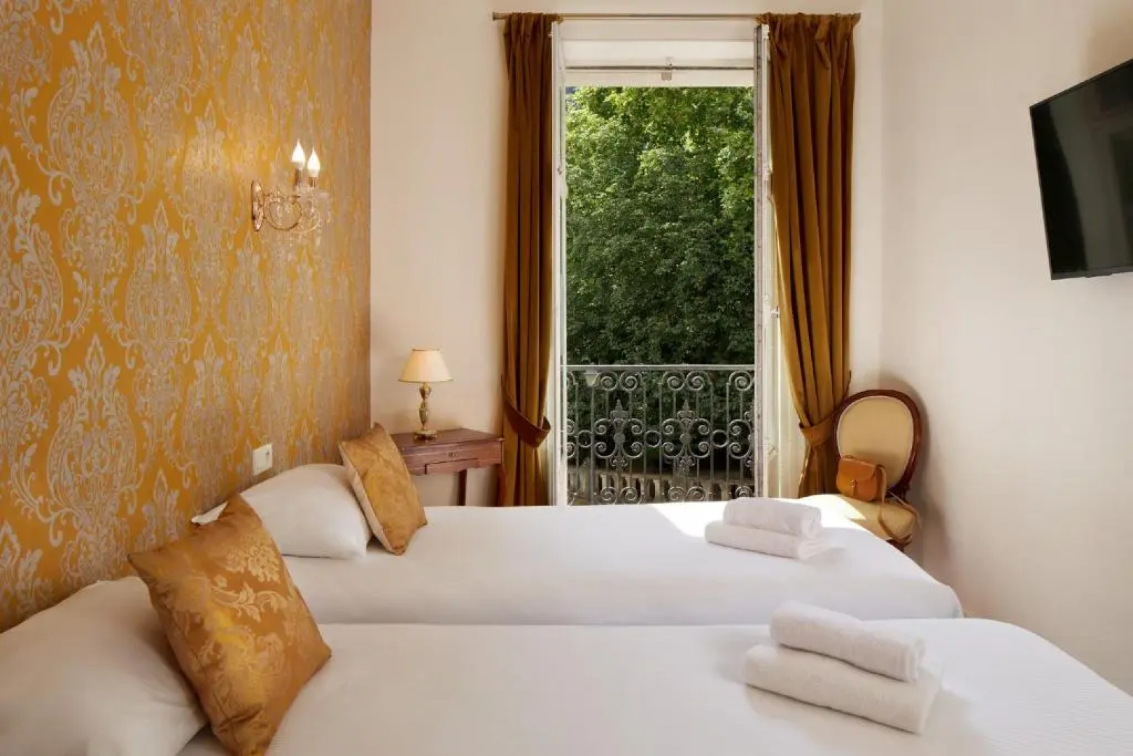 Hotel De France Et De Guise