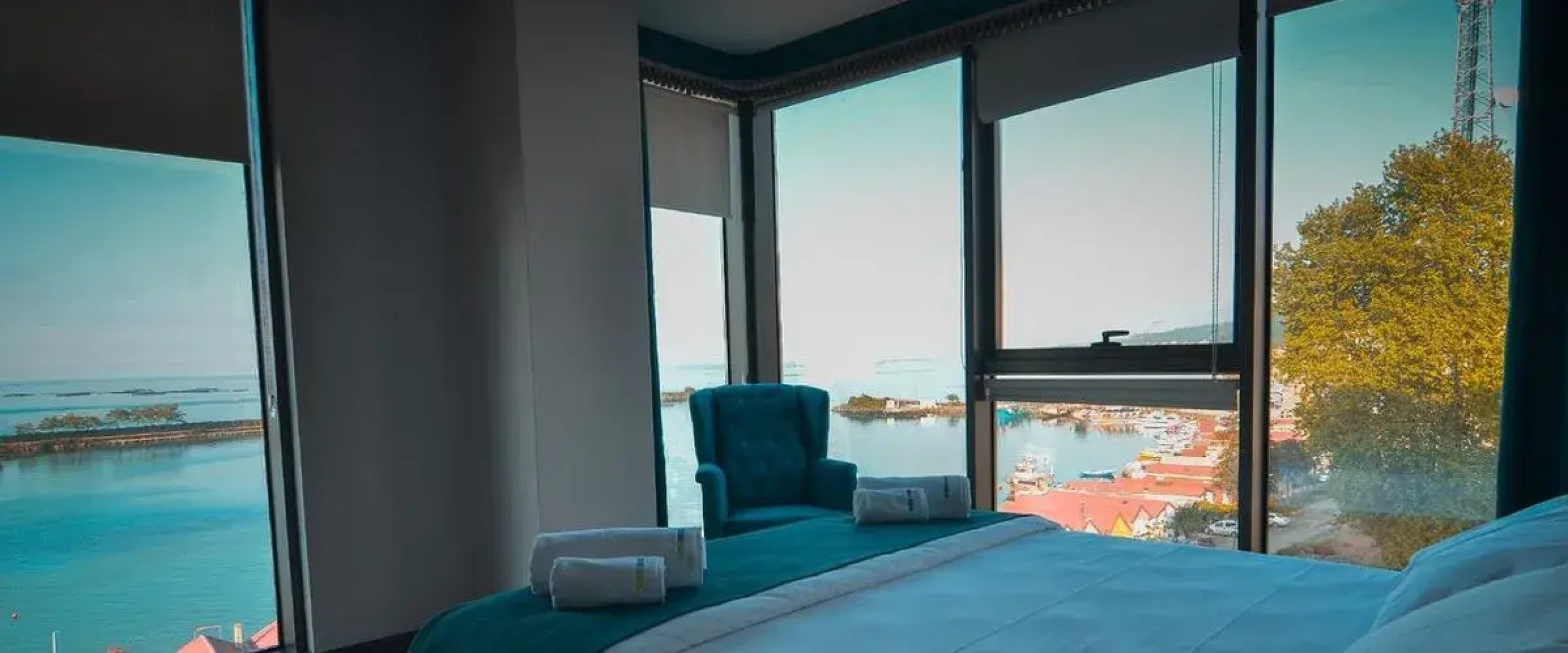 Marina Green Suit - Residence