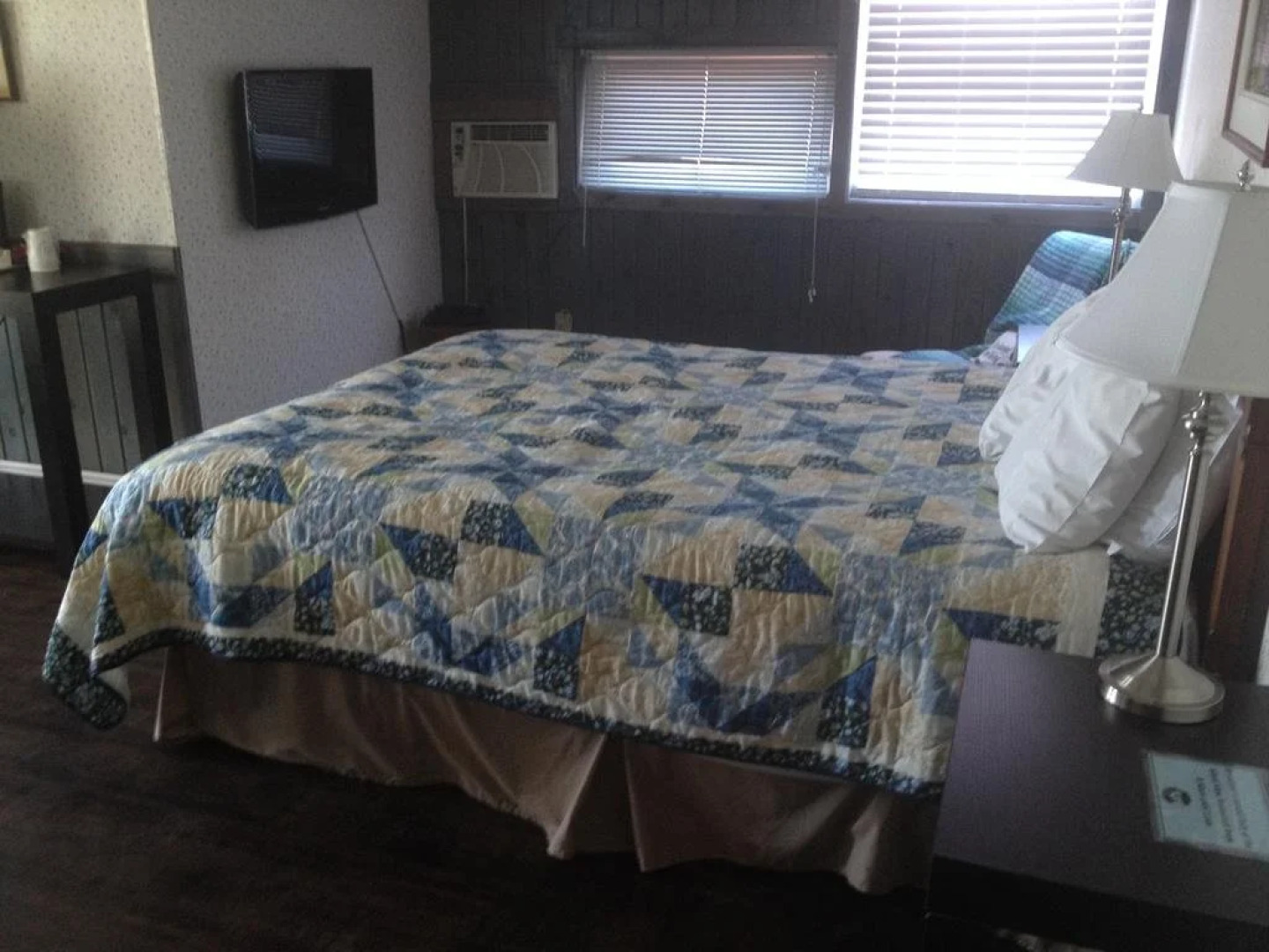 Boathouse Country Inn