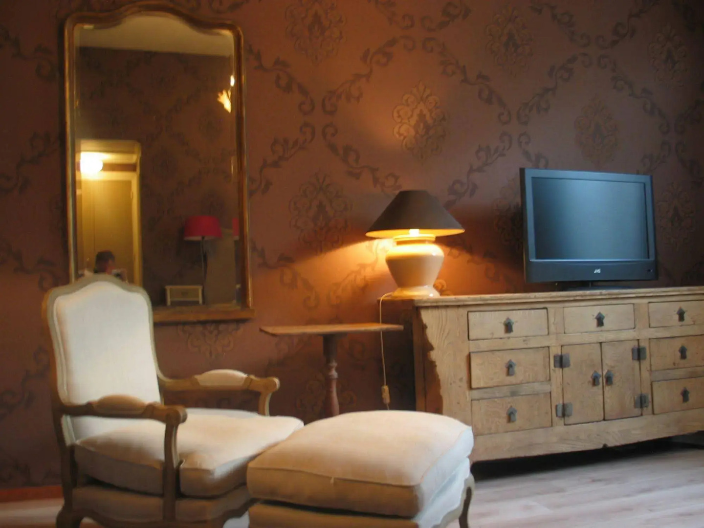 Augusta Hotel & Restaurant