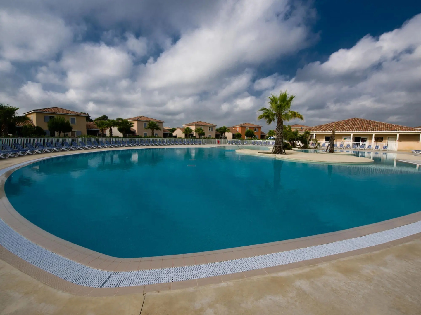 Holiday home in Mediterranean style with air con and bubble bath