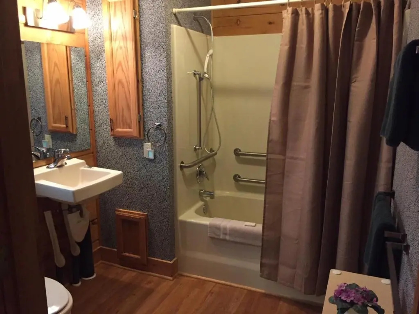 Misty Creek Log Cabins